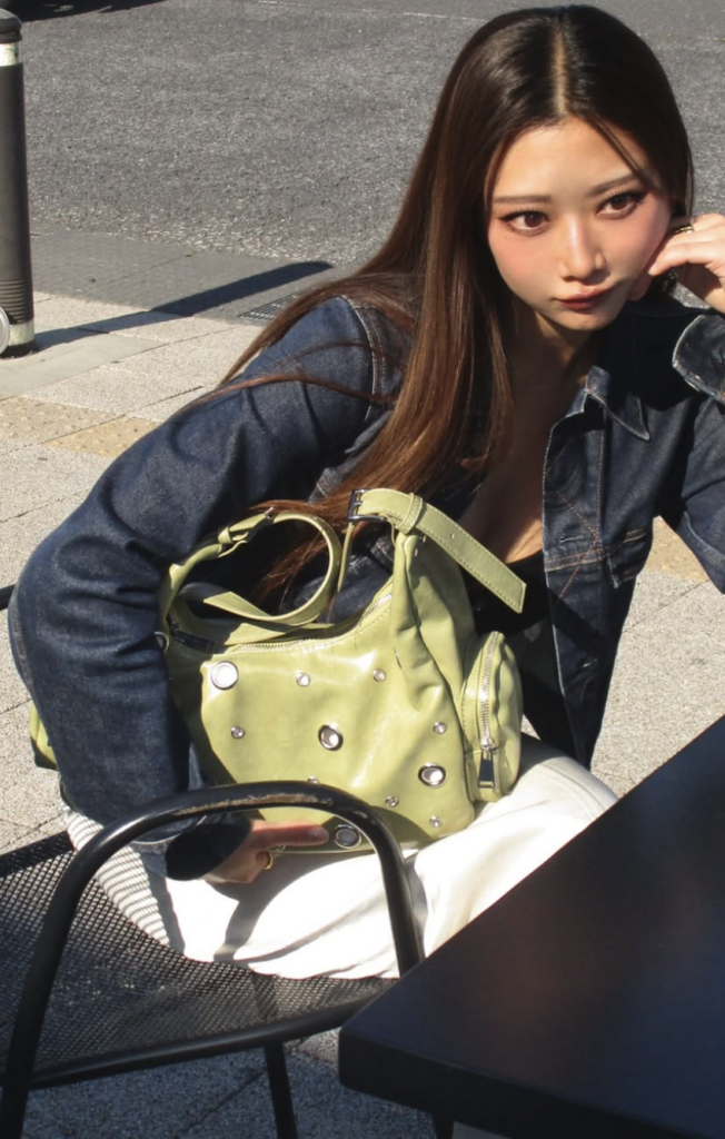 秋山愛（えま）の大学名は公表されていない